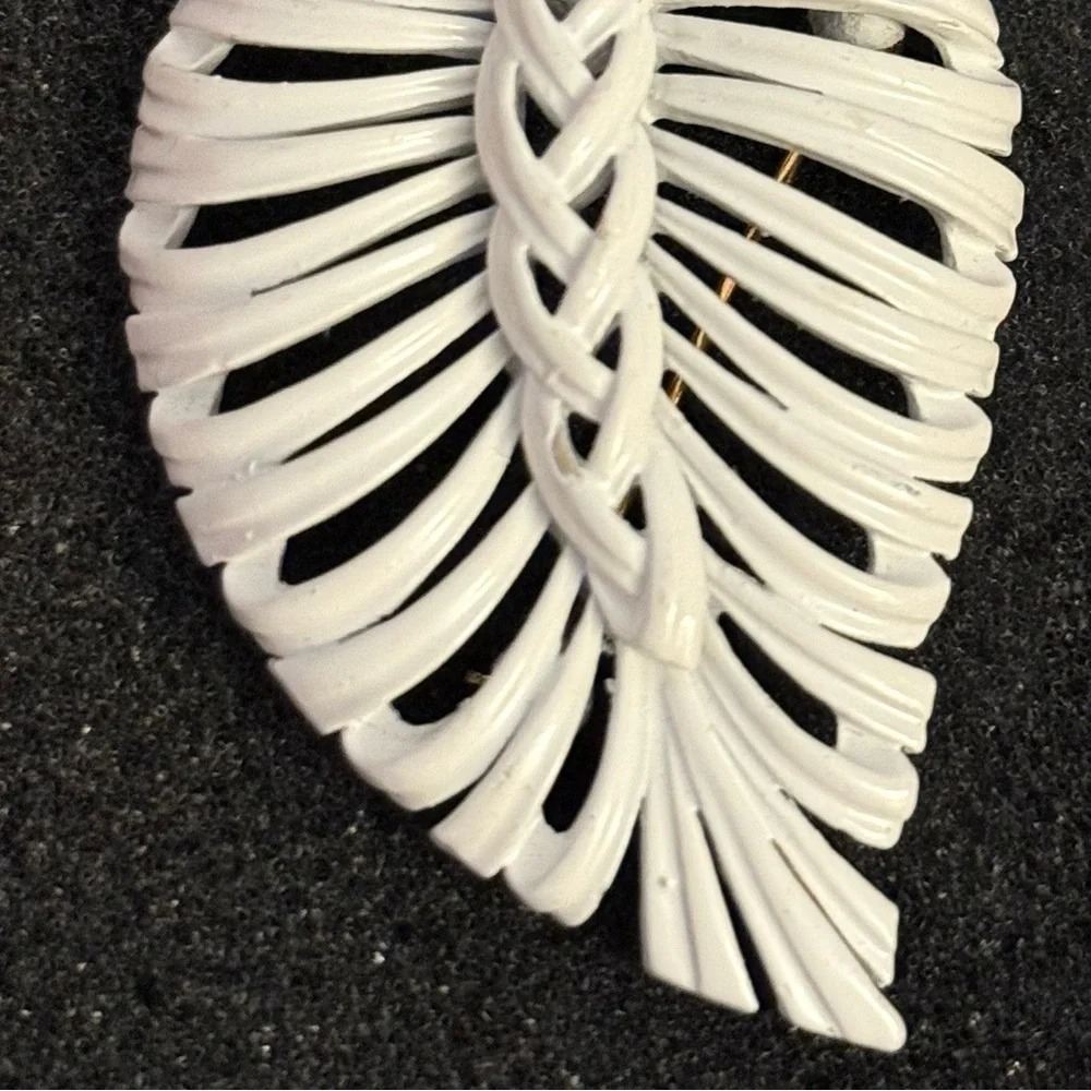 Vintage Monet White‎ Enamel Leaf Brooch 60s-70s Openwork Design